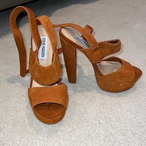 NWT Steve Madden Dezzzy Platform Sandal Size 6